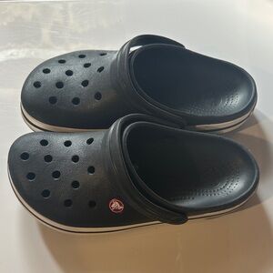 CROCS - Crocband Black Clog with White Midsole Stripe